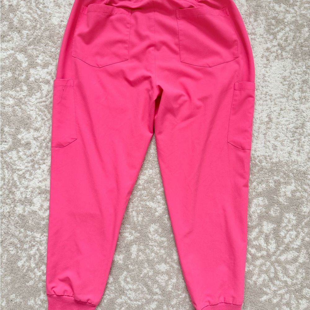Mandala performance azalea *discontinued* v neck top and jogger scrub set - Picture 7 of 8
